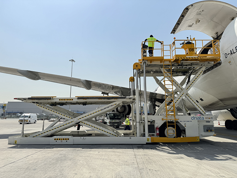 111柴油-平臺(tái)車-三十五噸-國際-阿聯(lián)酋-迪拜4.jpg 111柴油-平臺(tái)車-三十五噸-國際-阿聯(lián)酋-迪拜4.jpg